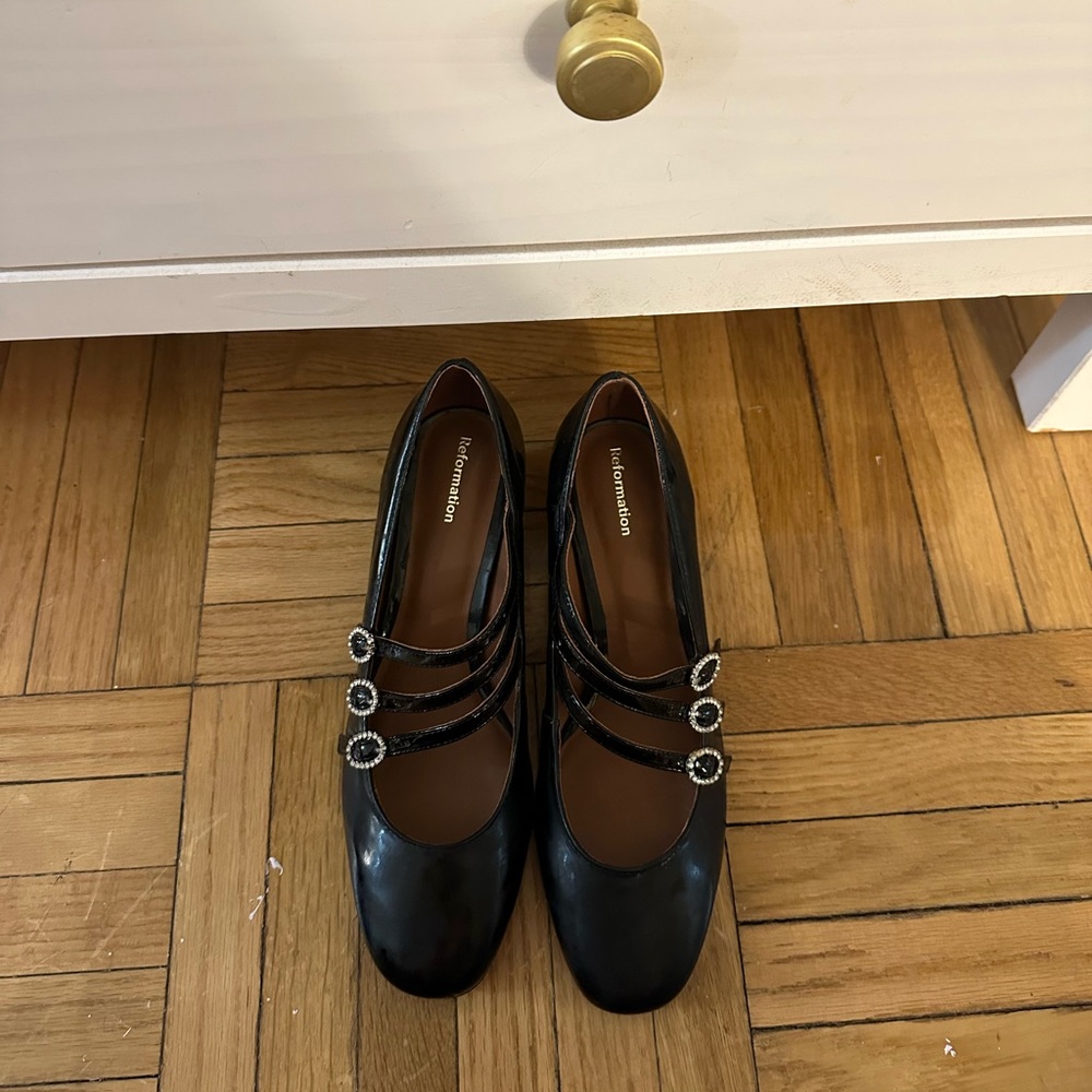 Reformation Mimi Buckle Pump 6.5 - Picture 5 of 8